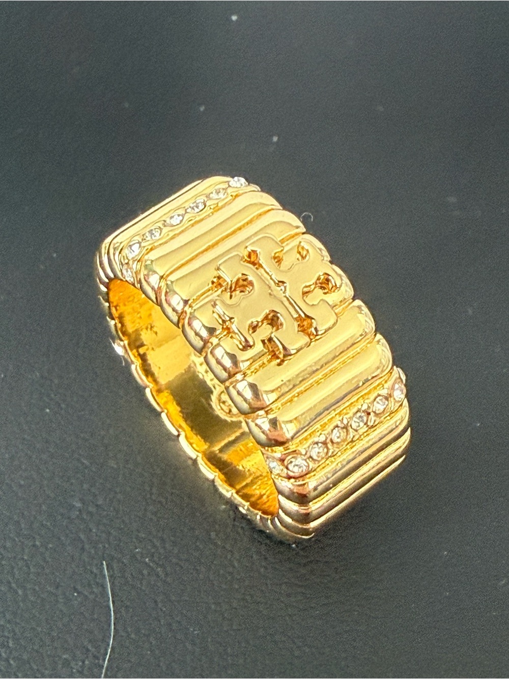 Tory Burch | Gold Logo Ribbed Crystal Accent Ring | Size 8 - Picture 4 of 4